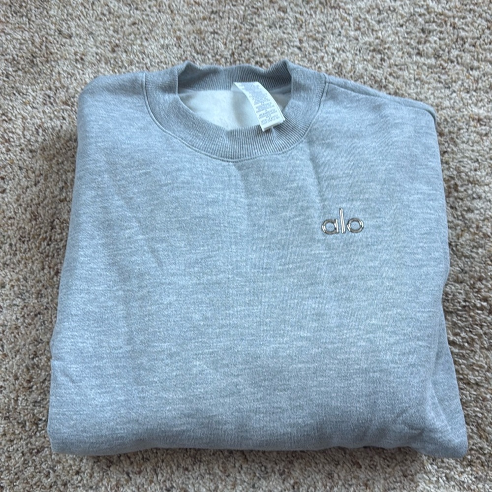 Alo yoga sweatshirt